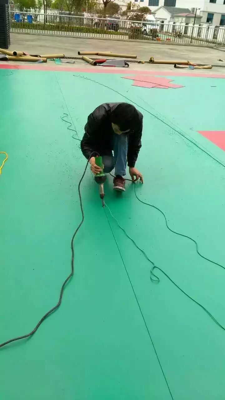 泗洪初级中学室外塑胶篮球场